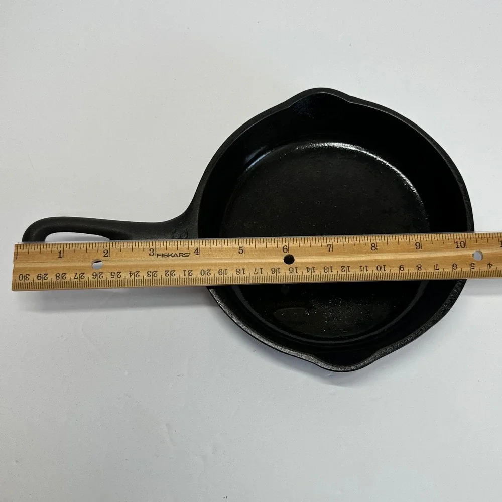 Wagner Ware 1053 No.3 Smooth Bottom Cast Iron Skillet Dual Pour‎ Spouts Vintage